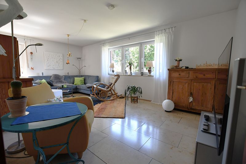 Gepflegte 2Zi-Hochparterre-Whg. zzgl. 35m² ausgeb. Souterrain und  großer Terrasse mit Gartenblick!